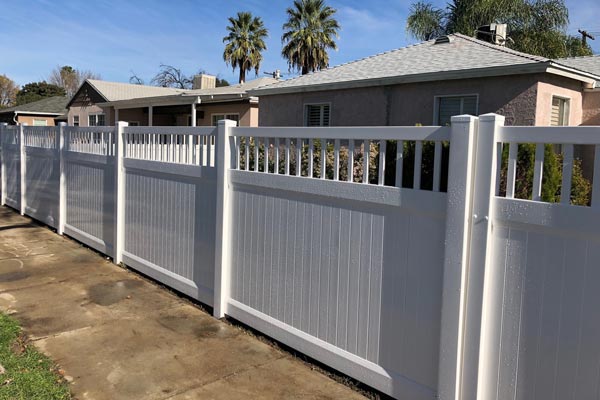 Vinyl privacy fencing