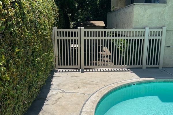 white vinyl pool fencing