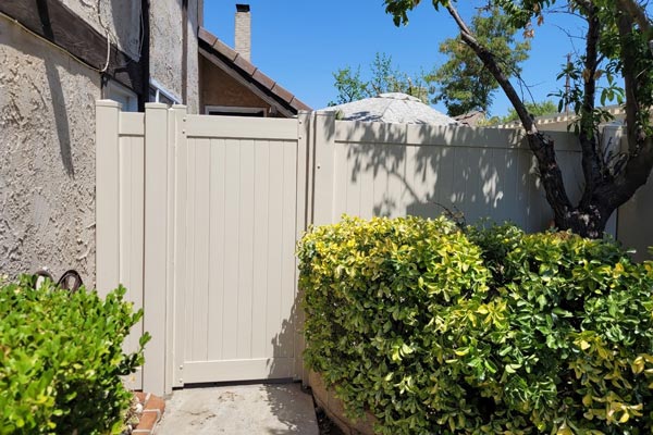 Vinyl Gates
